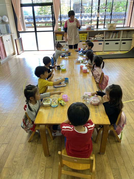 お弁当はありますか?あります!おしぼりはありますか?あります!指差し点検中です(^^)みんな自分でじょうずにおしたくができていました ?♀? ?♂?