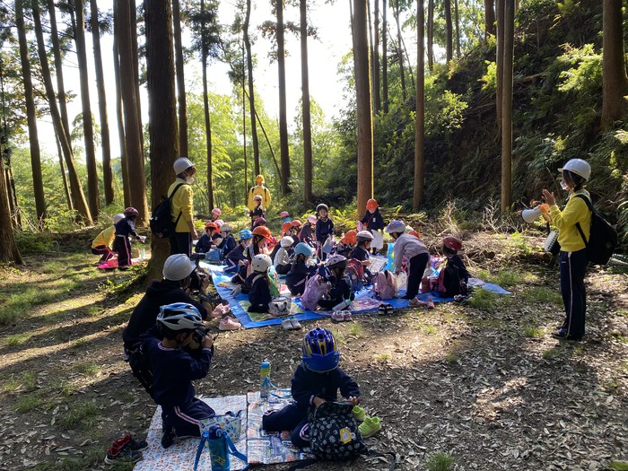 待ちに待ったお昼ごはん！アルコールで消毒をして、皆さんに感謝して頂きます 