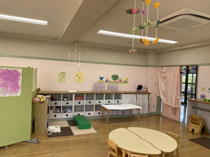 たんぽぽのお部屋が１歳児プレプレクラスのお部屋に変身??モビールはパンダクラブで年長の女の子たちが作ってくれたんですよ