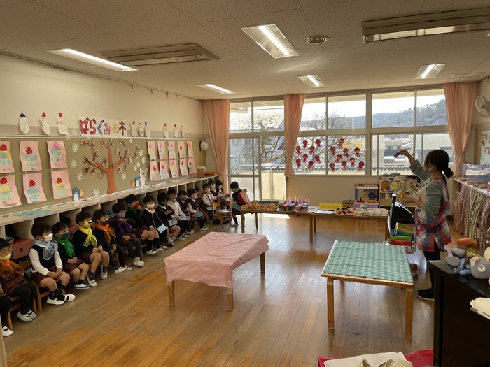 興味津々！先生のお話を集中して聞けるみんな！