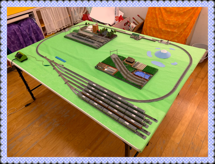 ジオラマとNゲージ車両たち 　大江さん手作りの富士山と富士五湖もあります 