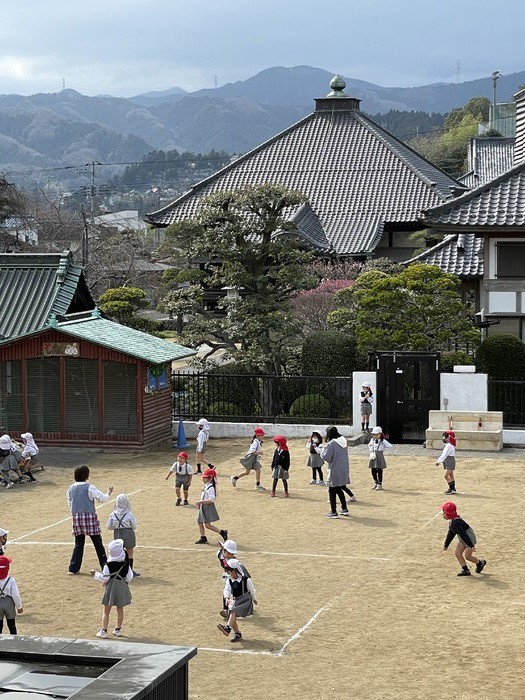 年中さん、お楽しみゲームをしていたようです！ひまわりはみんな仲良しです 新入園のお友達が数名いるので4月から2クラスになります！