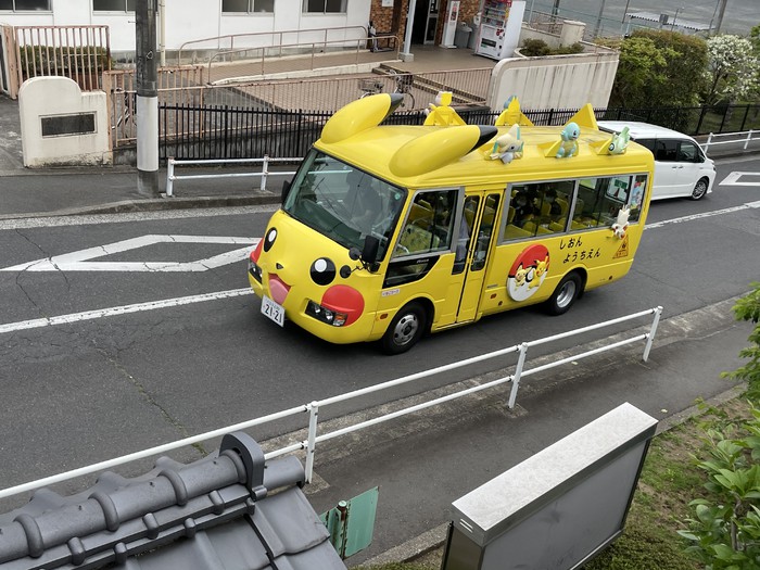 ベランダの園長先生に気づいた子も!