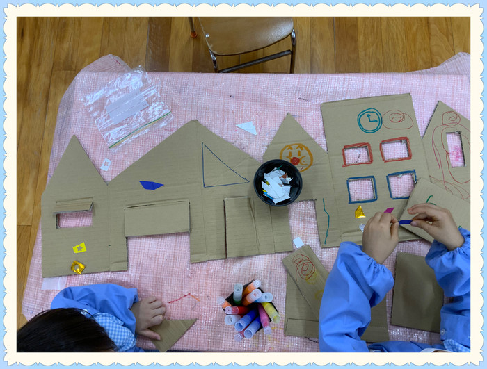 四恩幼稚園の建物を作っているのかな?