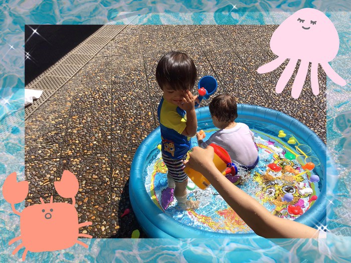 おもちゃを浮かべておもちゃすくいをしてみたり… 