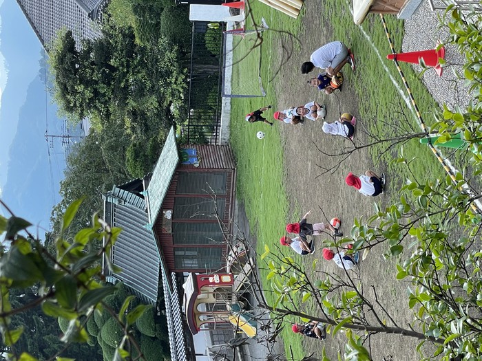 笑顔が楽しいを物語ってる 体をしっかり動かしています。