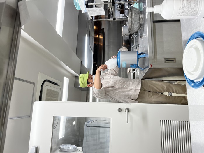 ピッカピカの給食室と良介先生！